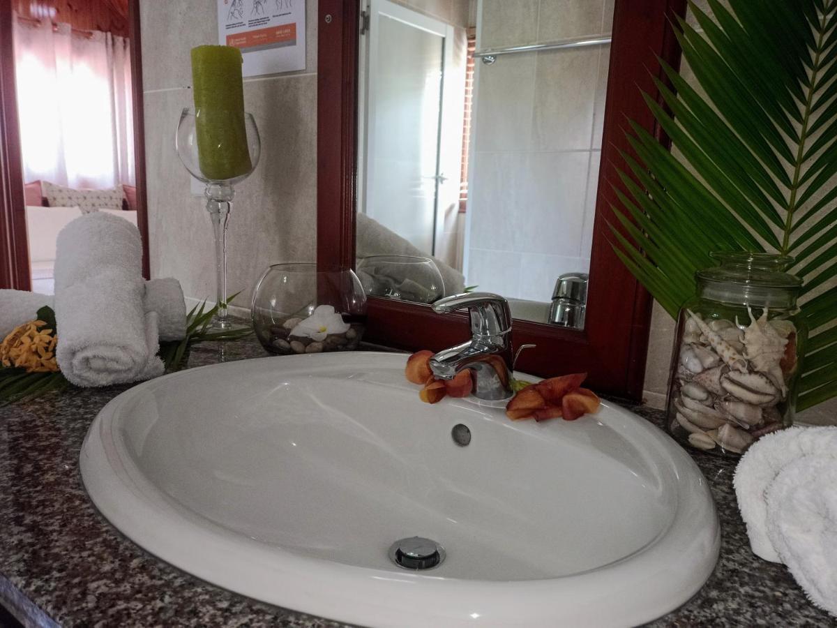 Badamier Self-Catering Apartment La Digue Bagian luar foto