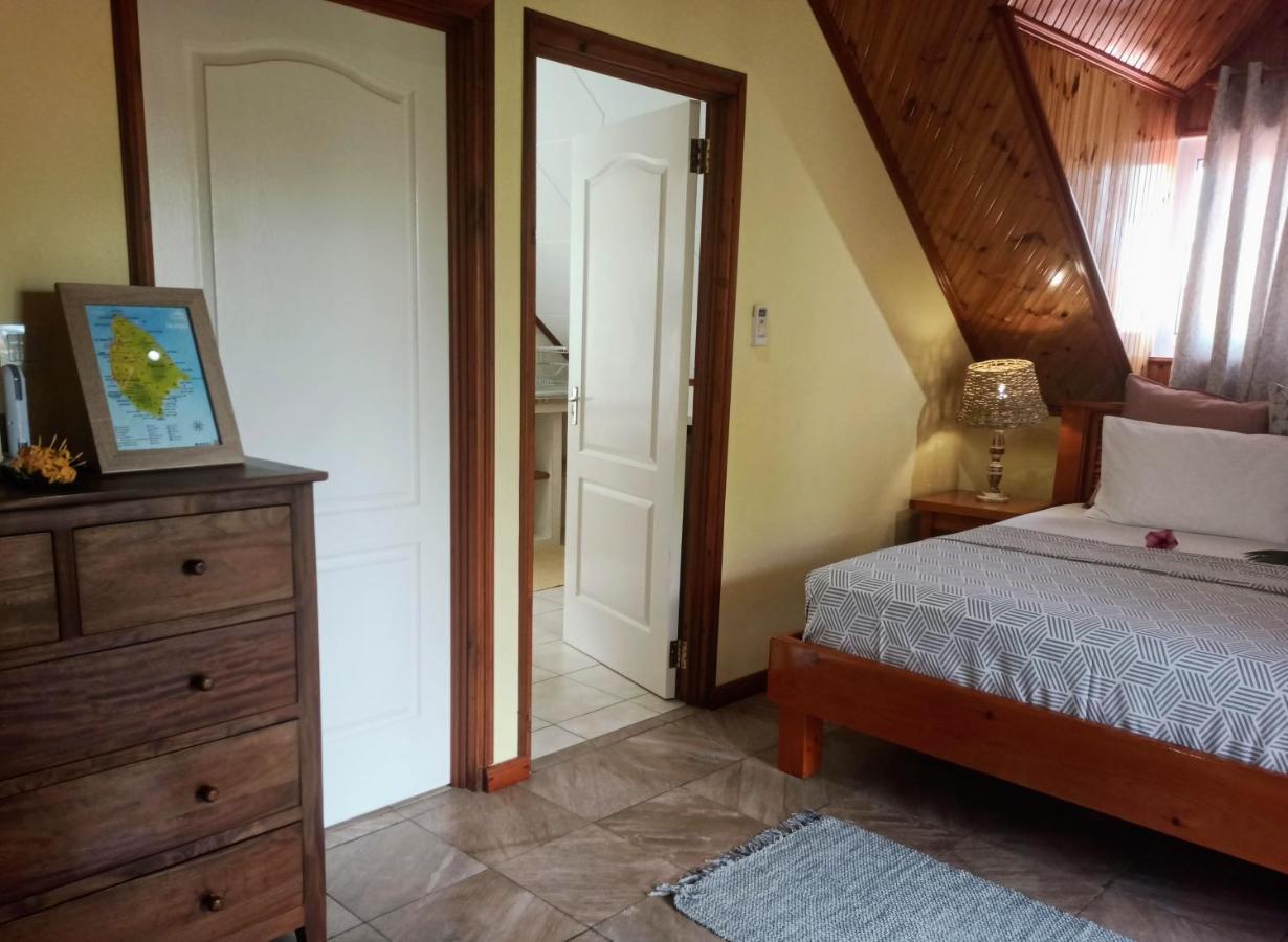 Badamier Self-Catering Apartment La Digue Bagian luar foto