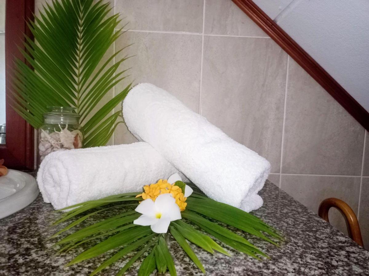 Badamier Self-Catering Apartment La Digue Bagian luar foto