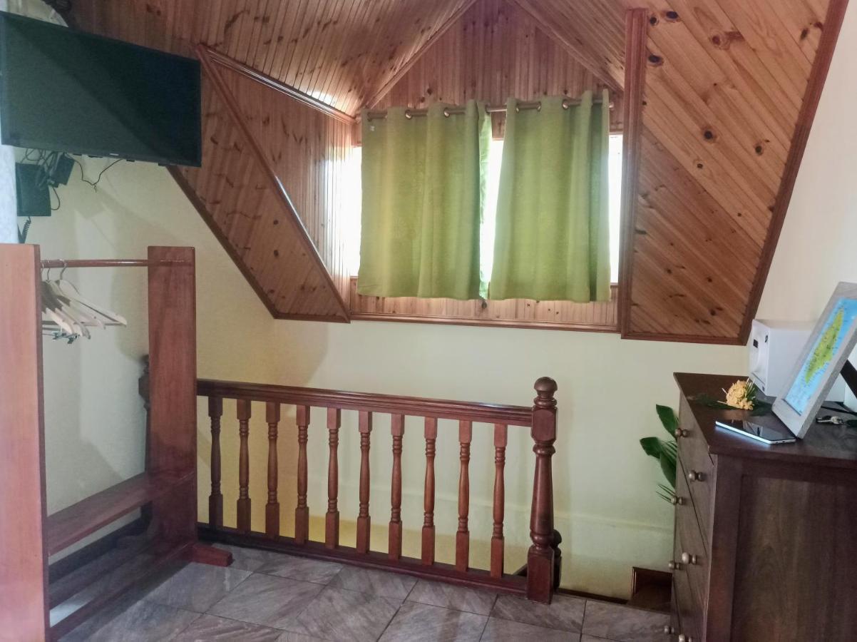 Badamier Self-Catering Apartment La Digue Bagian luar foto