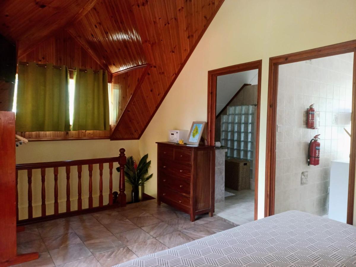 Badamier Self-Catering Apartment La Digue Bagian luar foto