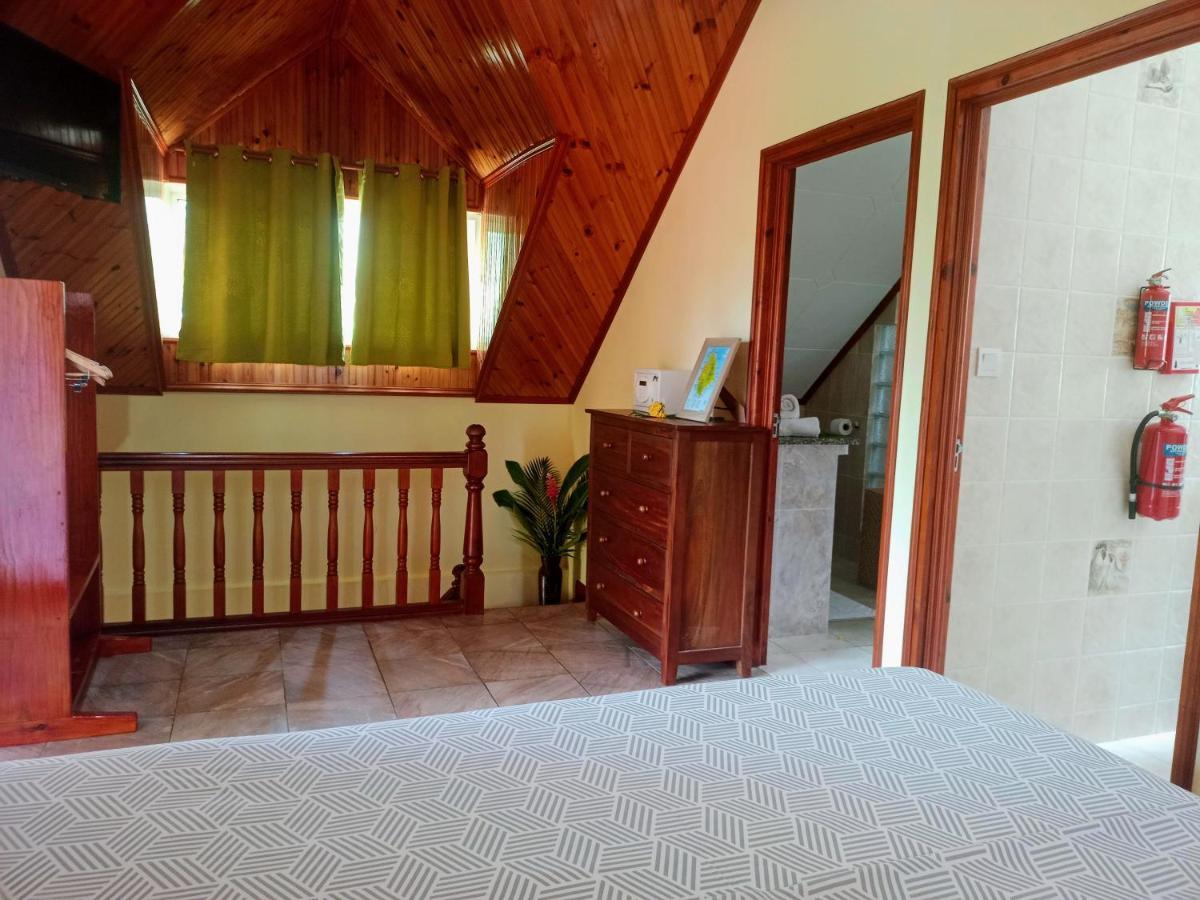 Badamier Self-Catering Apartment La Digue Bagian luar foto