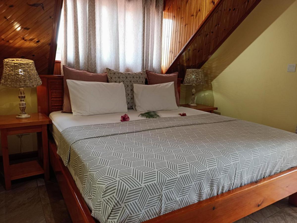 Badamier Self-Catering Apartment La Digue Bagian luar foto