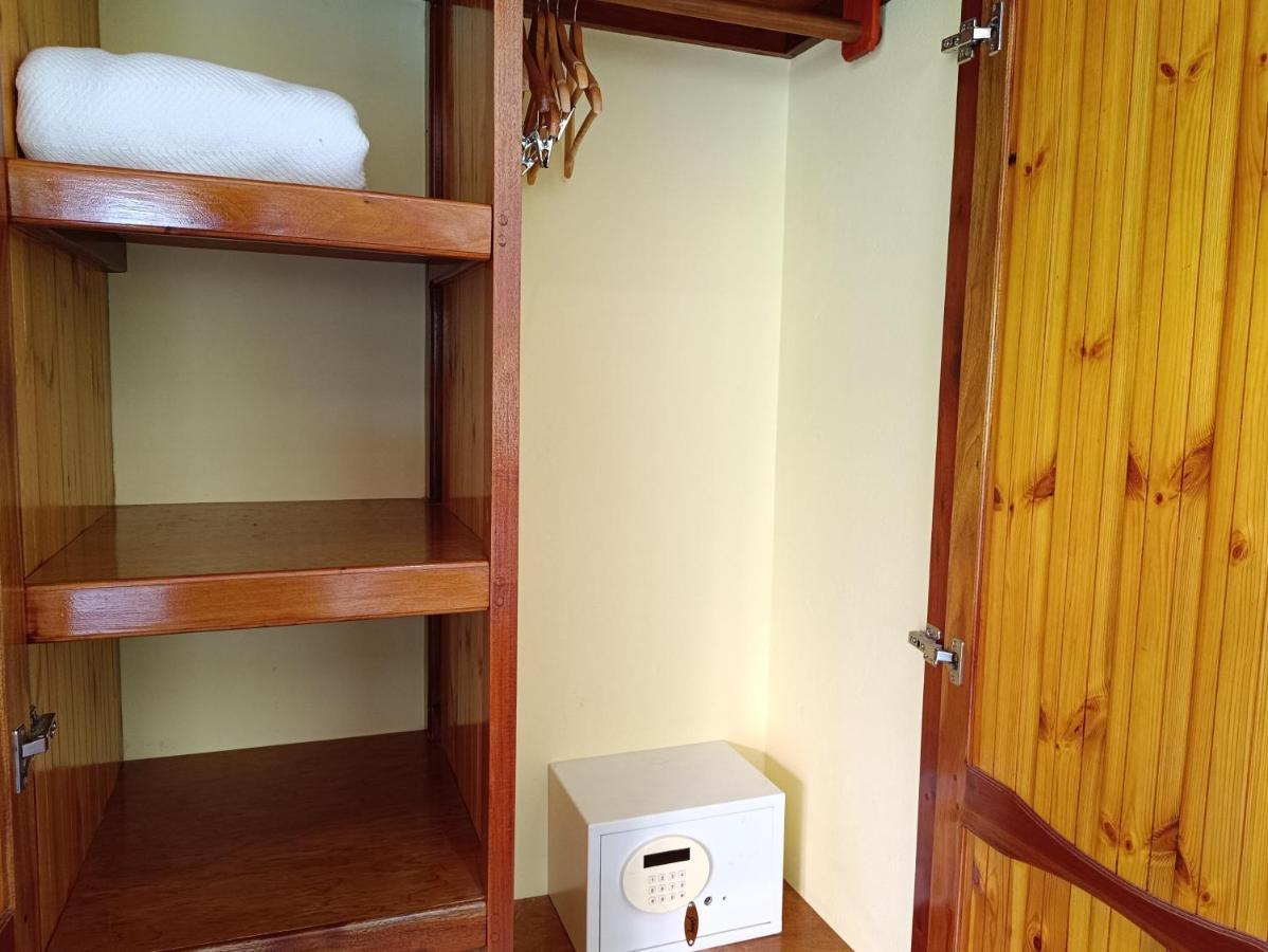 Badamier Self-Catering Apartment La Digue Bagian luar foto