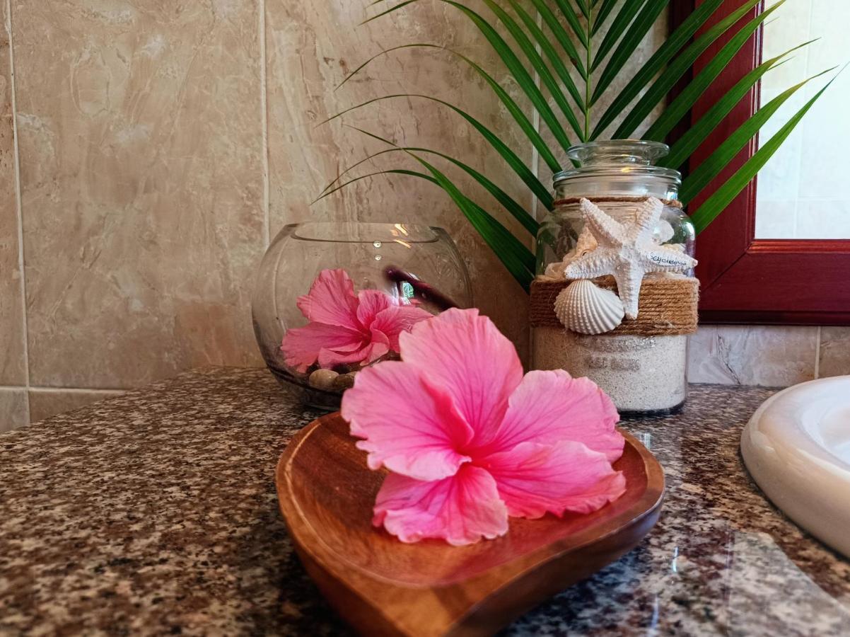 Badamier Self-Catering Apartment La Digue Bagian luar foto