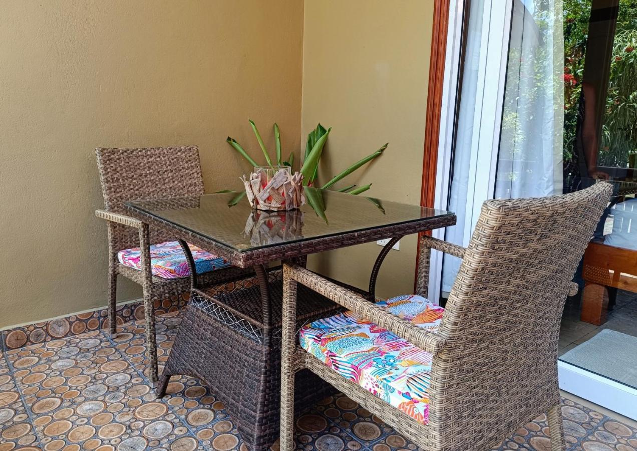 Badamier Self-Catering Apartment La Digue Bagian luar foto